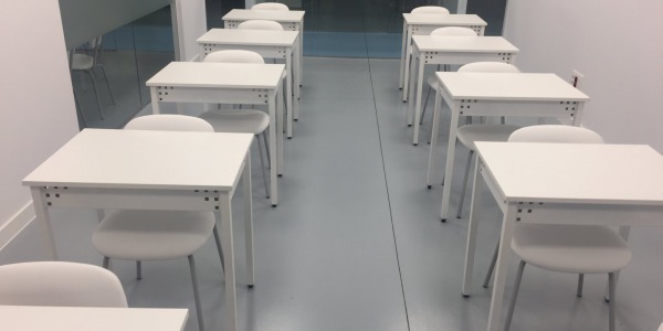 Mobiliario para aula de formación en Ebora Formación, Cazalegas